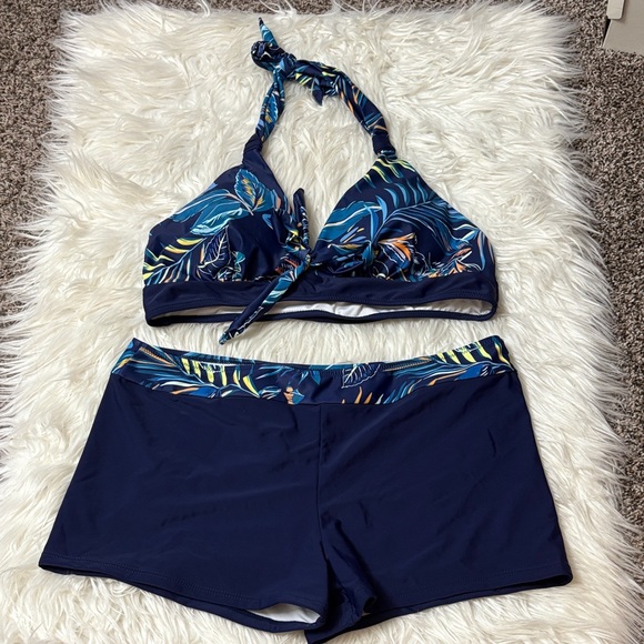 NWOT From Amazon 2 Piece Tropical Halter Top With Shorts 2XL - Picture 1 of 10